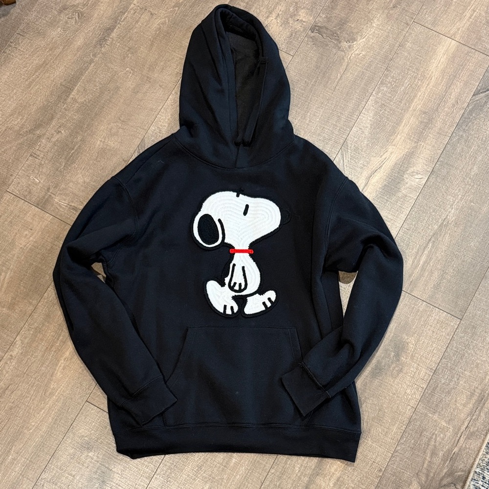 Black hoodie crochet Snoopy